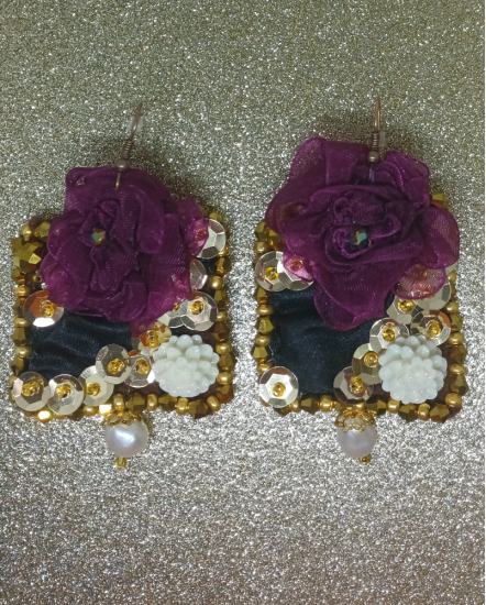 Šité dizajnové náušnice "Slnečná bohyňa"